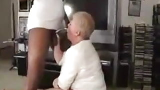 Fehér nagyi nagyi nagyi csinál egy jó szopás fekete fasz szex videó amatőr meztelen