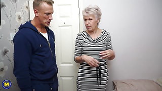 Granny régi lógó mellek szex csodálatos egy erős fiatal srác ingyenes anime film pornó