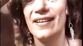 Érett felesége szőrös érett ciciket kap megosztott szex videót hívás