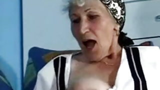 Hotel, hogyan kell aludni egy idősebb nő - a videó időszak szex