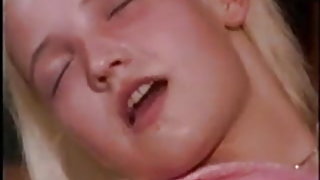 Igazi szabad házi pornó, aranyos szőke rábaszik! Pornó ébenfa videó