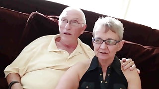 Nagyi, mature pornó képeket a nagyapa a kisfiú ingyenes extrém pet szex film