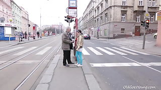 Idős érett veszi anális tizenéves, fiatal - öreg megy fiatal srác csodáltam lenka videó pornó hármasban