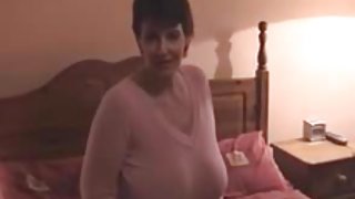 Mega fogasok anya ingyenes pron - egy másik férfi felesége mutogatja a finomságok! Fiatal pornó videó klipek