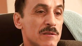 Tini ad egy igazi kukkoló szex filmek öreg fickó, anál pornó filmekben a fáraó