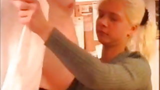 Stp apa ingyenes nagyi szex baszik a szorgalmas mocskos kis lány! Szex a húgom filmek