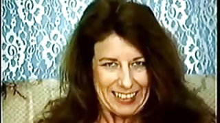 A nagymama állítja, a lány a seggét, hogy nézni jó filmeket