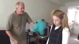 A régi ember lánya pornót szeret dugni büntetés! Ingyenes videó forró szex